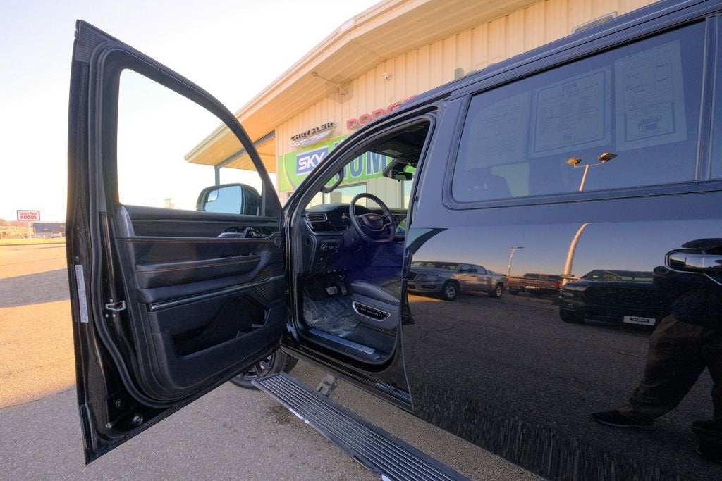 2023 Jeep Grand Wagoneer L Series III Obsidian