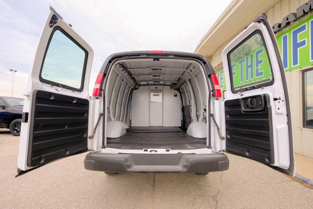 2025 Chevrolet Express Cargo 2500 WT