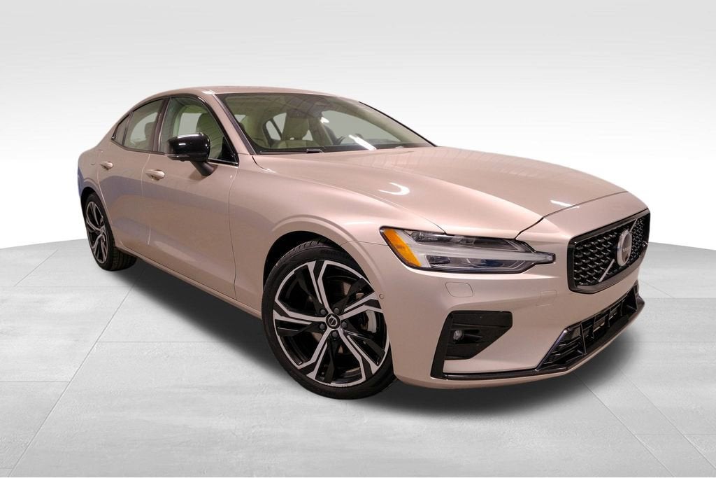 2024 Volvo S60 Plus Dark Theme