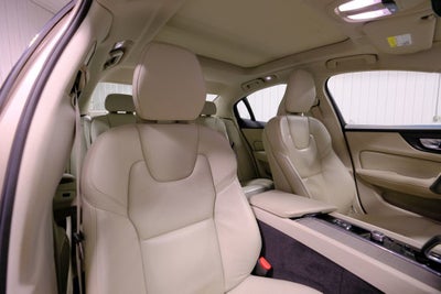 2024 Volvo S60 Plus Dark Theme