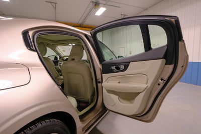 2024 Volvo S60 Plus Dark Theme