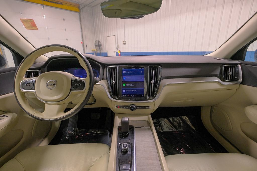 2024 Volvo S60 Plus Dark Theme