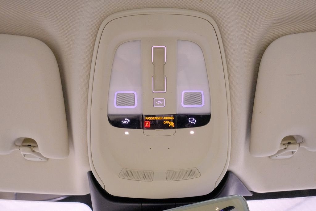 2024 Volvo S60 Plus Dark Theme