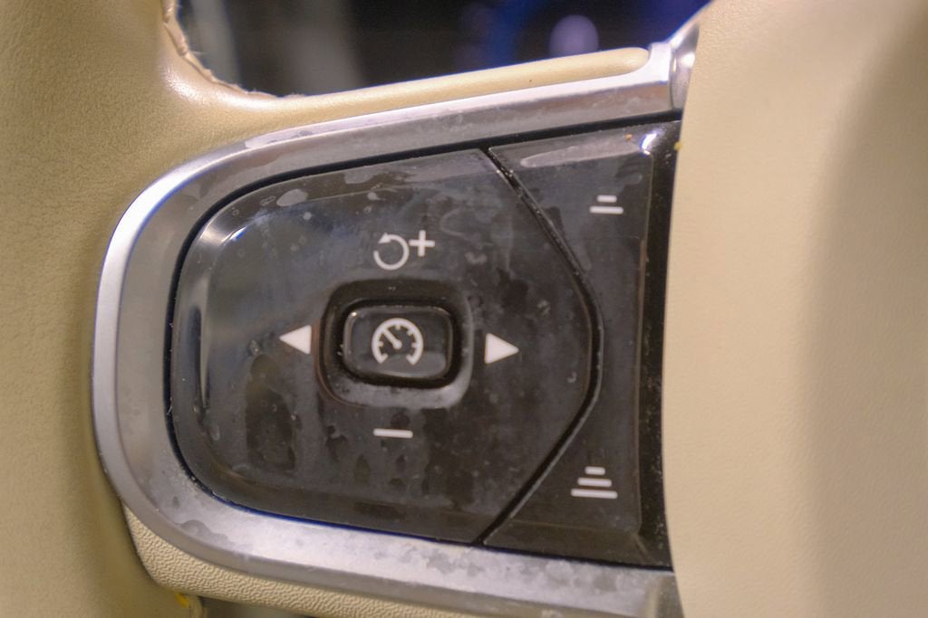 2024 Volvo S60 Plus Dark Theme