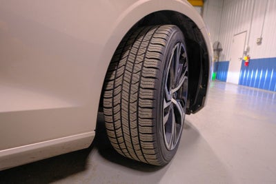 2024 Volvo S60 Plus Dark Theme