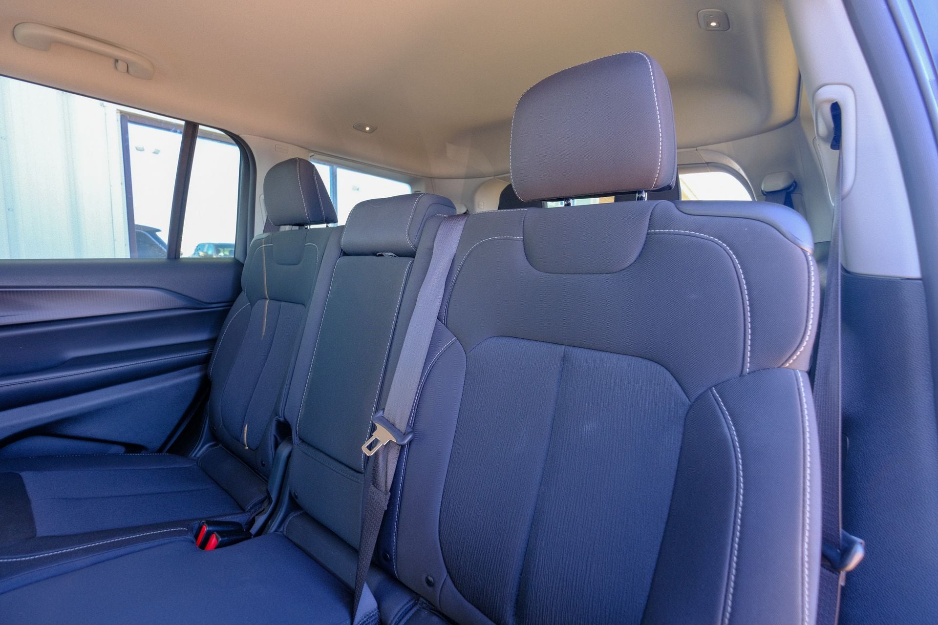 2024 Jeep Grand Cherokee L Laredo 4x4