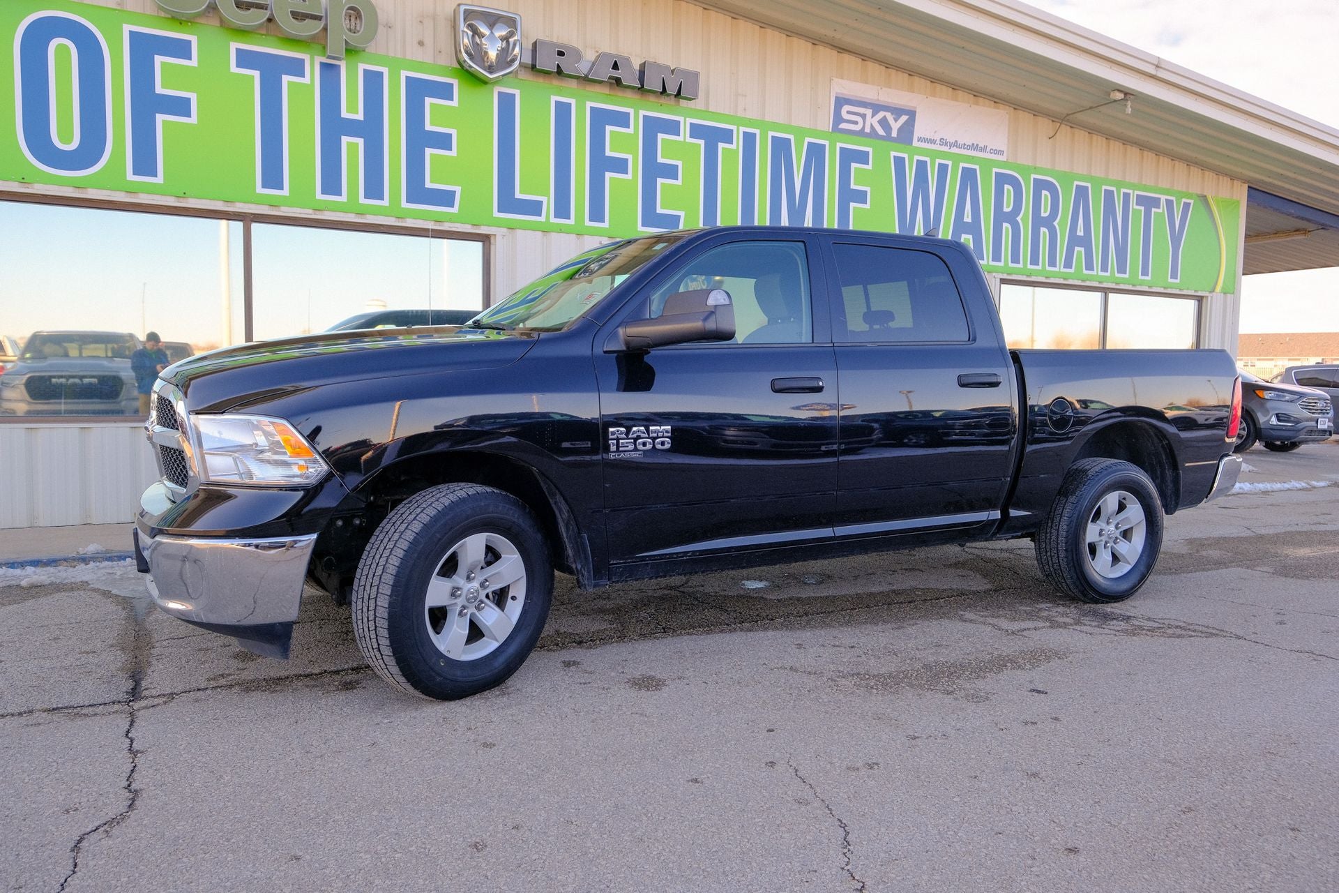 2023 RAM 1500 Classic SLT Crew Cab 4x4 5'7' Box
