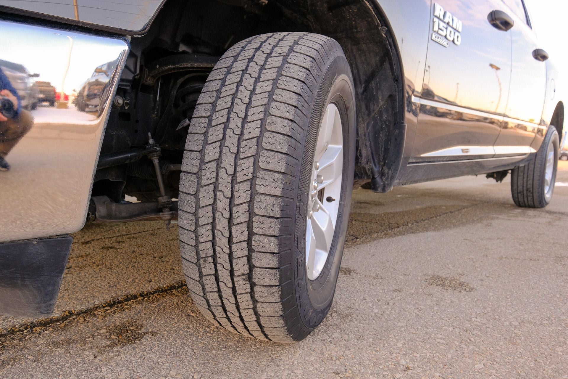 2023 RAM 1500 Classic SLT Crew Cab 4x4 5'7' Box