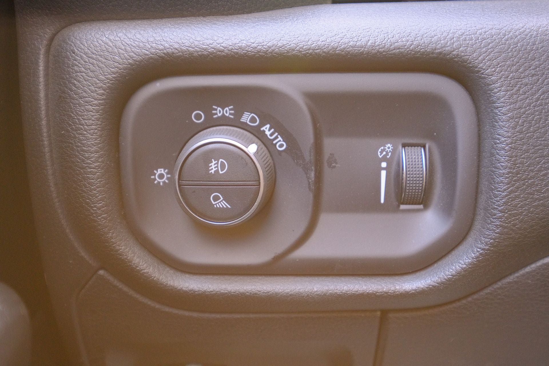 2024 RAM 1500 Tradesman Crew Cab 4x4 5'7' Box