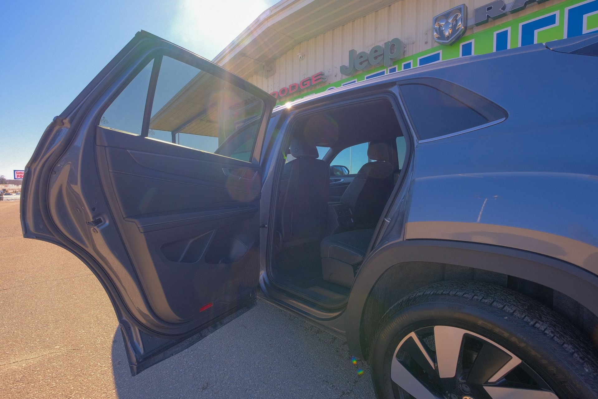 2025 Volkswagen Atlas Cross Sport 2.0T SE w/Technology