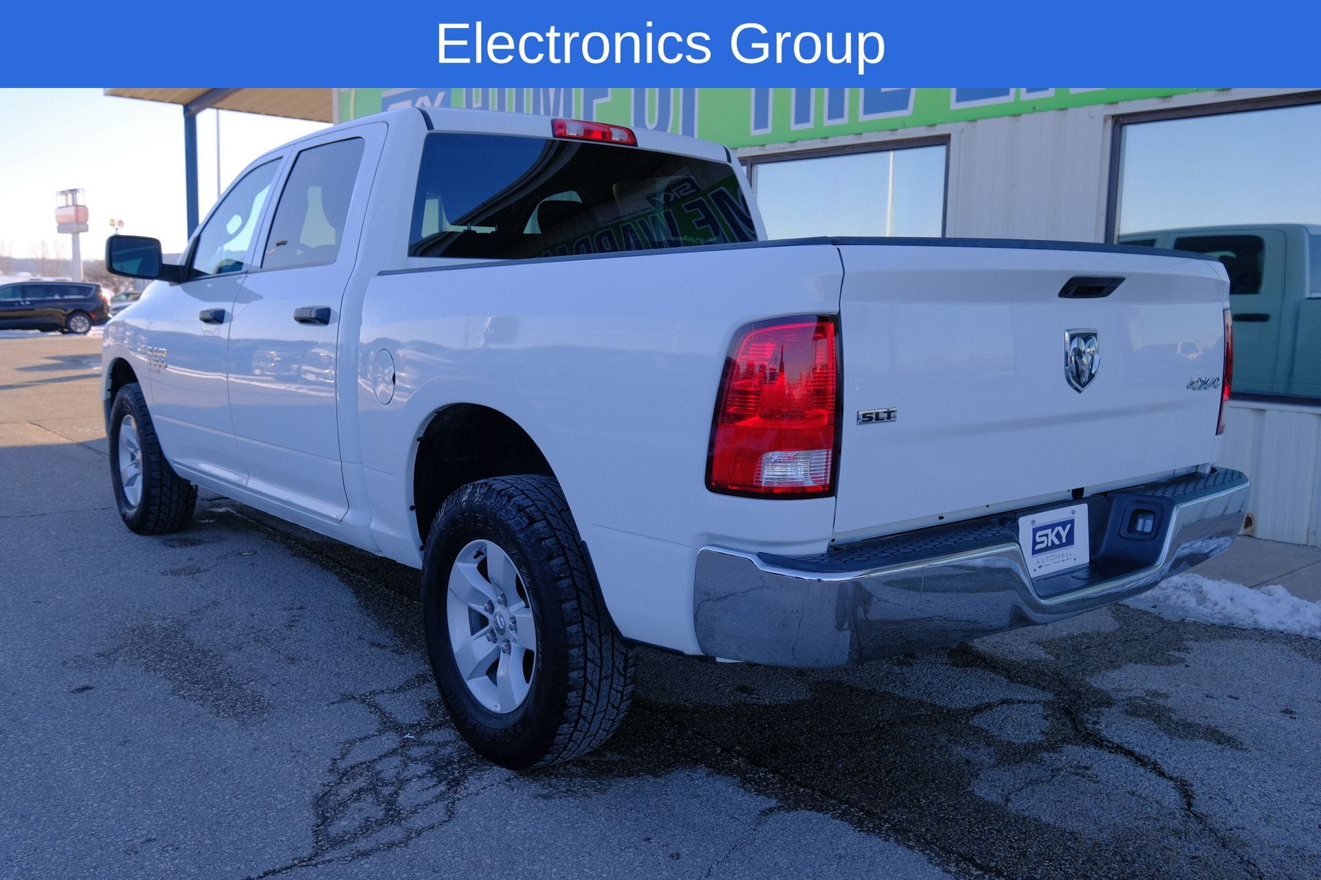 2023 RAM 1500 Classic SLT Crew Cab 4x4 5'7' Box