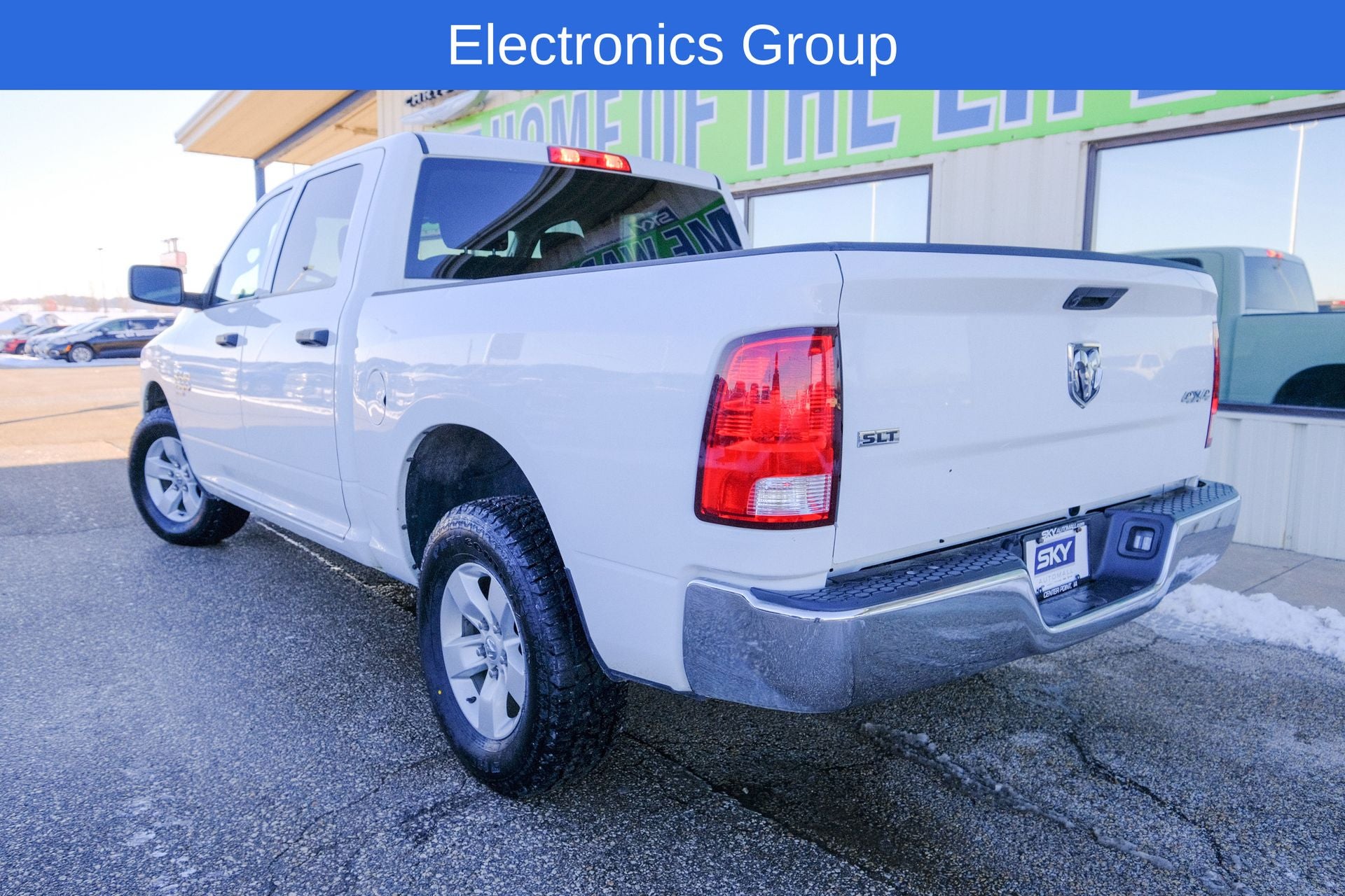 2023 RAM 1500 Classic SLT Crew Cab 4x4 5'7' Box