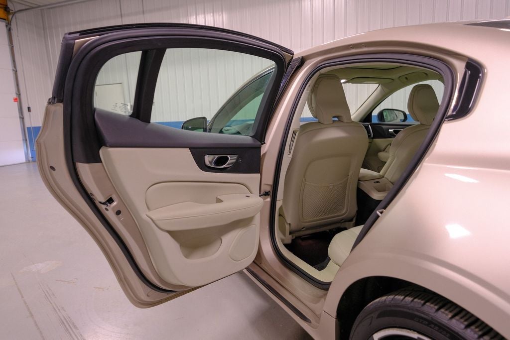 2024 Volvo S60 B5 Plus Dark Theme